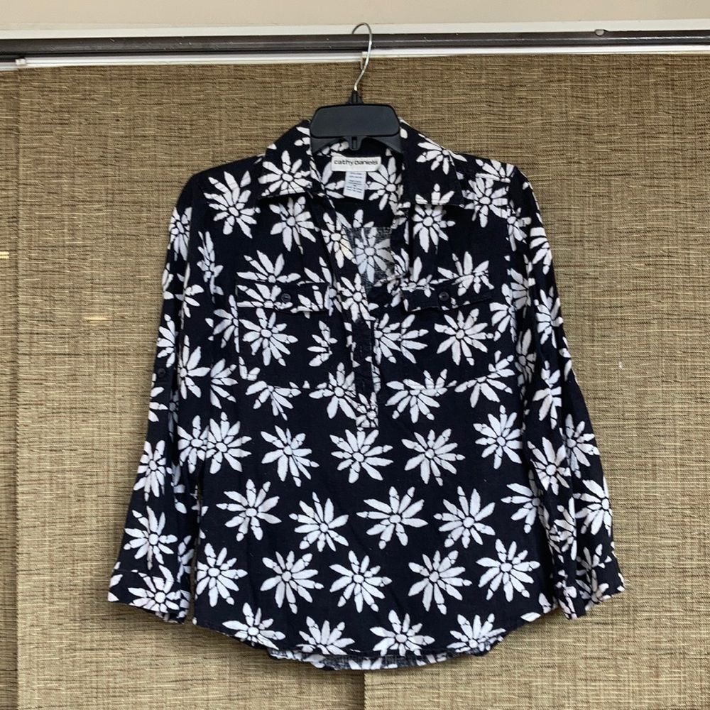 Cathy Daniels linen blend popover shirt black with white floral print